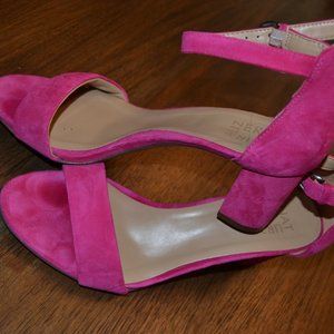 Naturalizer Vera Crushed Berry Suede Sandal, Size 9